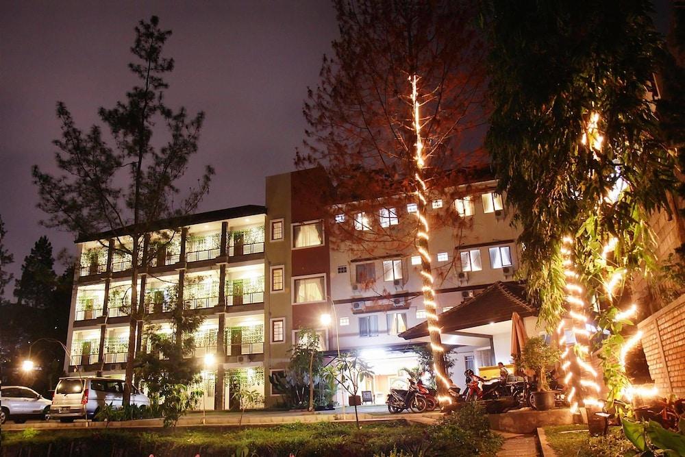 Hotel Lotus Bandung Zewnętrze zdjęcie