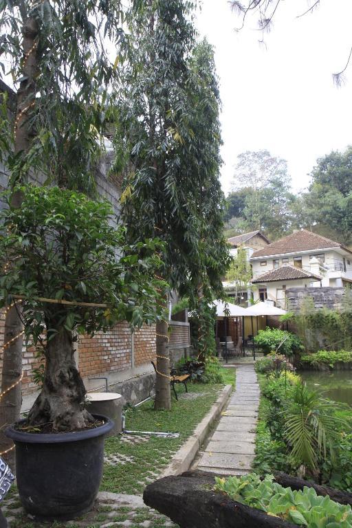 Hotel Lotus Bandung Zewnętrze zdjęcie