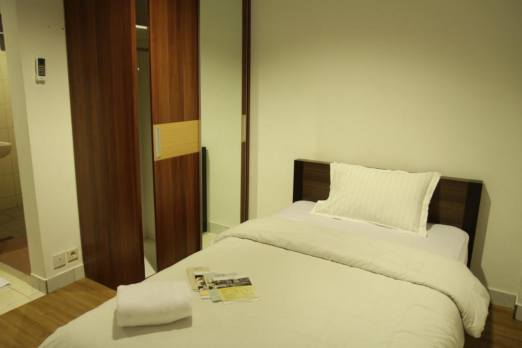 Hotel Lotus Bandung Pokój zdjęcie