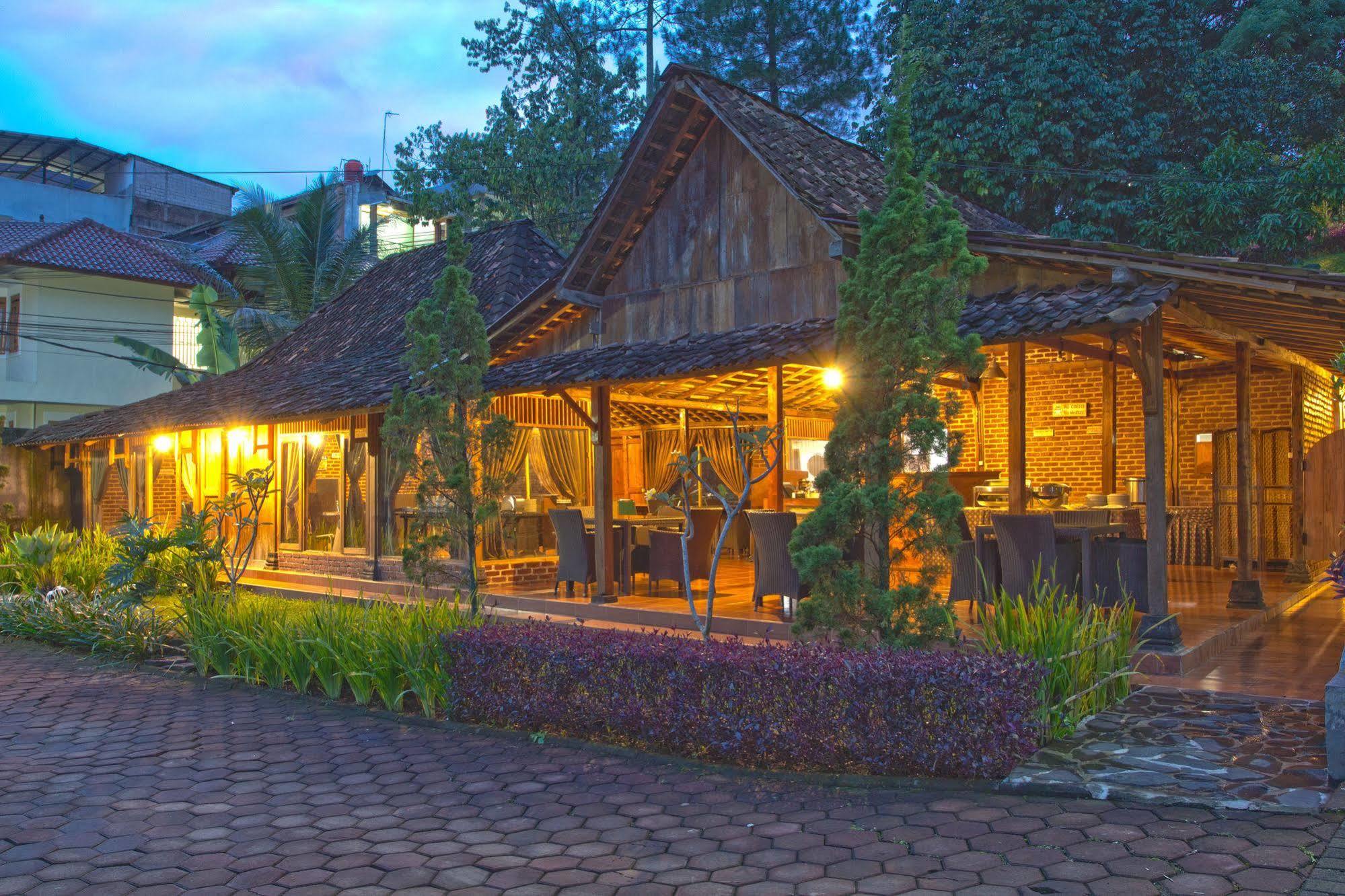 Hotel Lotus Bandung Zewnętrze zdjęcie
