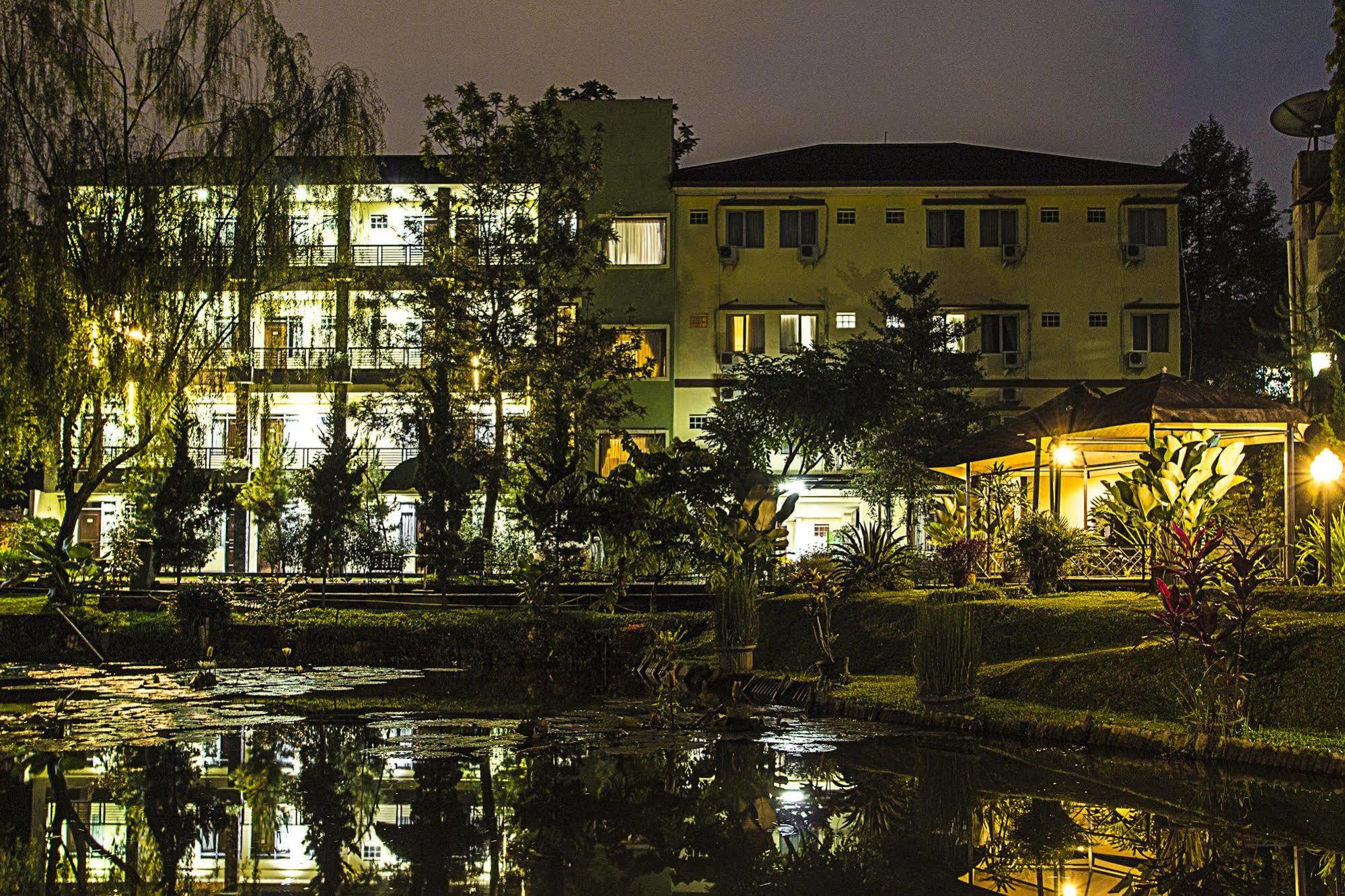 Hotel Lotus Bandung Zewnętrze zdjęcie