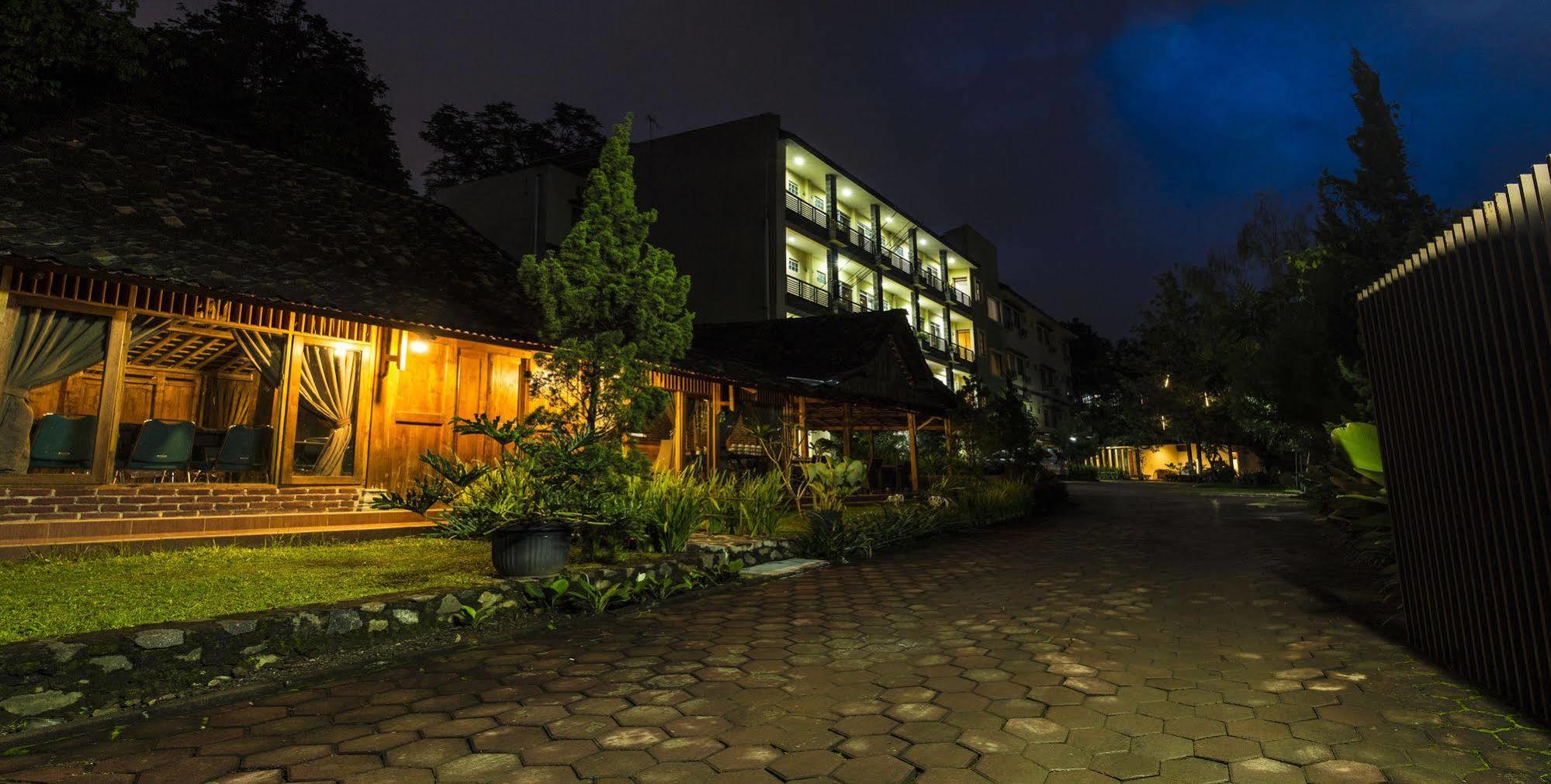 Hotel Lotus Bandung Zewnętrze zdjęcie